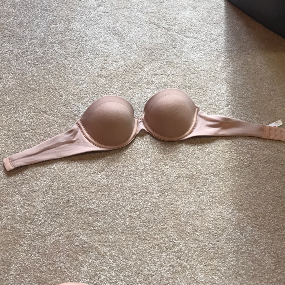 Nude strap on/ strapless bra